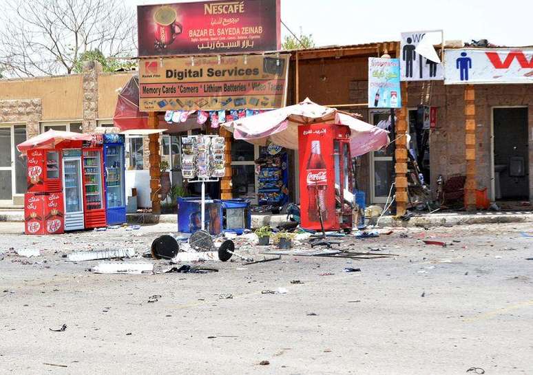 Bazar afetado por um ataque suicida na cena do ataque em Luxor. 10/06/2015