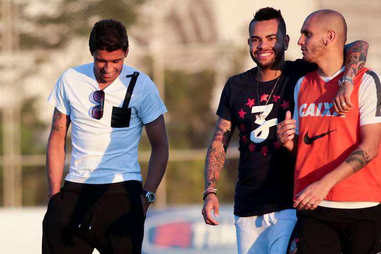 Paulinho e Dentinho apareceram para rever amigos no Corinthians