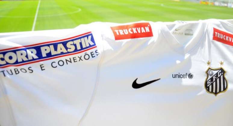 Truckvan ficou estampada no ombro do uniforme