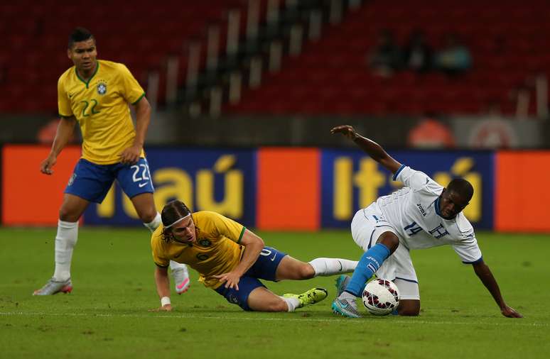 Filipe Luís é um dos pilares da defesa de Dunga