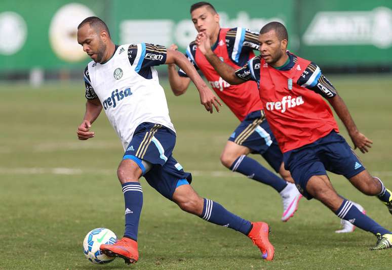 Alecsandro treinou pela primeira vez no Palmeiras na última quarta-feira