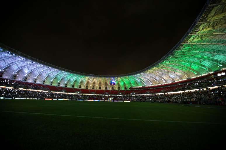 Show de luzes chamou a atenção, mas não empolgou torcida