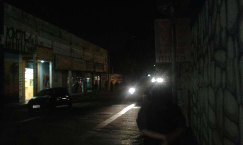Rua de Carapicuíba ficou sem energia elétrica por semanas