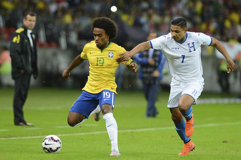 Willian assumiu protagonismo do setor ofensivo brasileiro na ausência de Neymar