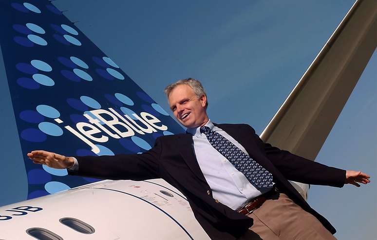 David Neeleman começou vendendo pacotes de viagem para o Havaí antes de abrir sua própria companhia aérea