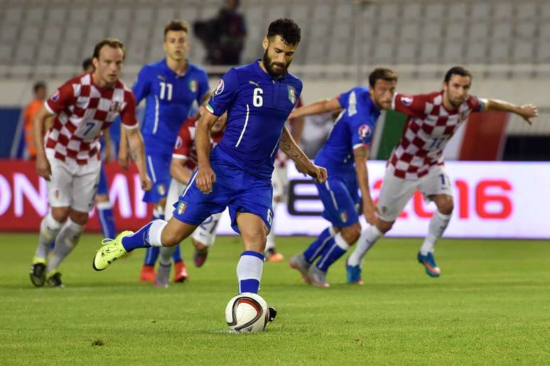 Candreva marcou o gol de empate da Itália em uma bela cavadinha