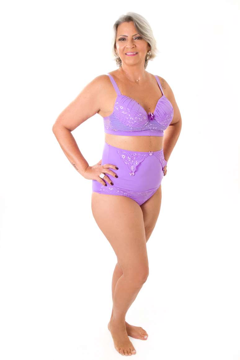 Loja plus size faz foto com mulheres de 50 a 76 com lingerie