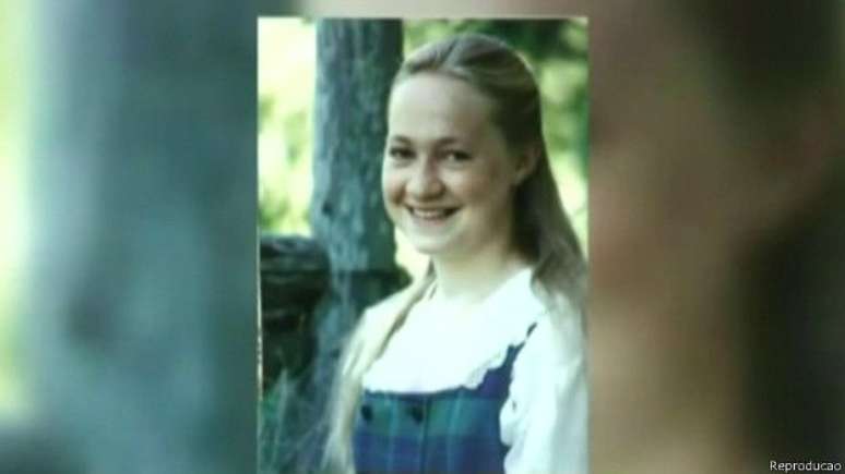 Pais de Rachel mostraram fotos da jovem na adolescência; eles dizem que ela tem origem alemã e tcheca