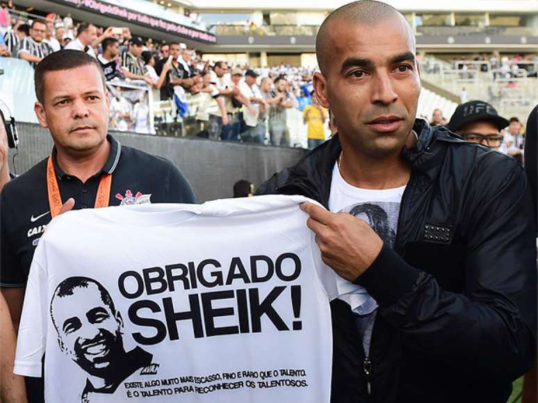 Emerson Sheik foi homenageado antes do jogo deste sábado