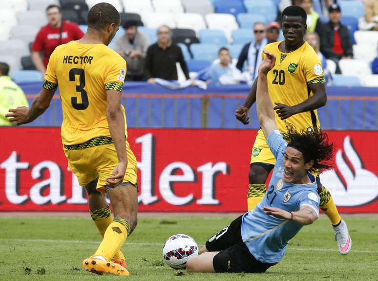 Cavani sofreu com a marcação jamaicana