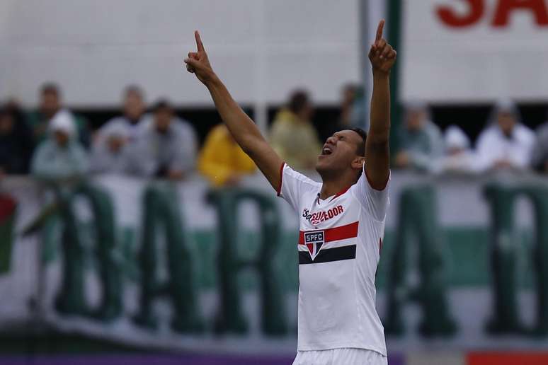 Souza vibra com golaço marcado para o São Paulo