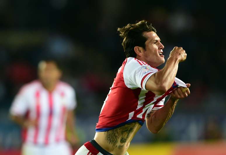 Valdéz marcou o primeiro gol dos paraguaios neste sábado