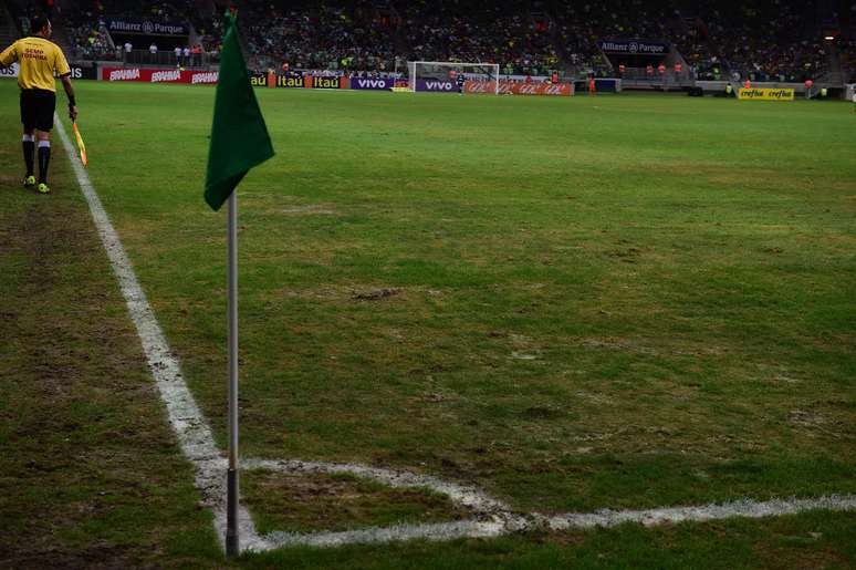 Palmeiras sofre com gramado cada vez mais deteriorado do Allianz Parque