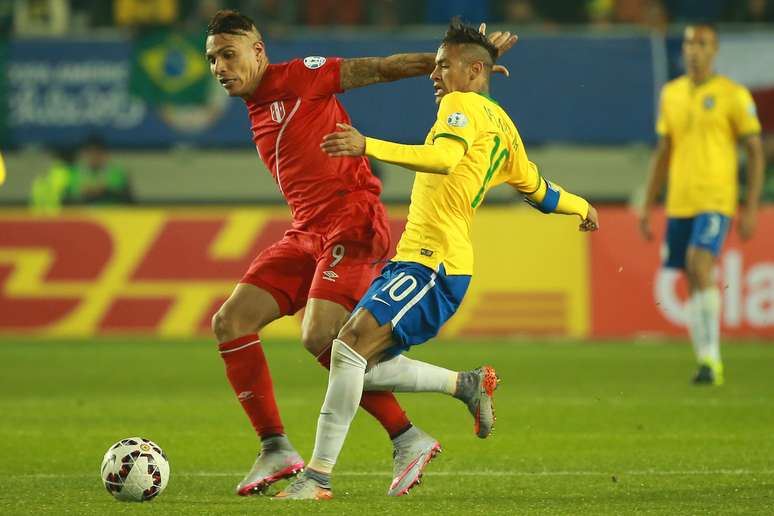 Guerrero rivalizou com Neymar como os principais jogadores em campo