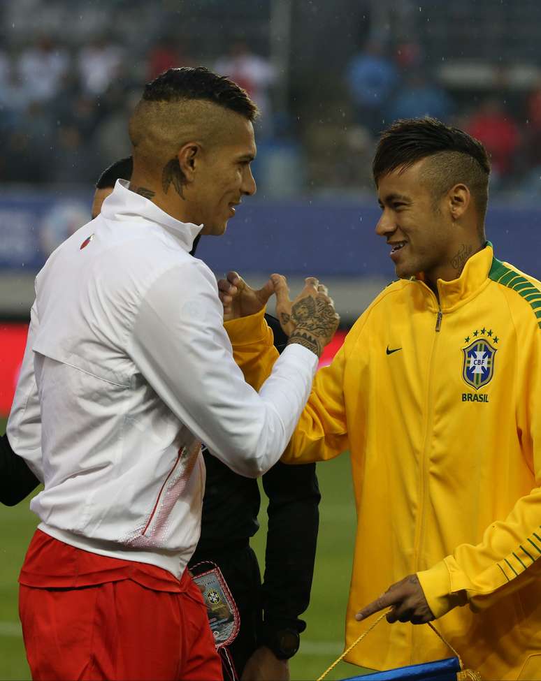 Guerrero e Neymar: pilares de Peru e Brasil, respectivamente