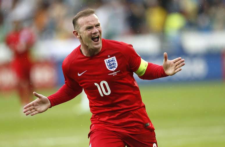 Wayne Rooney marcou o gol que deu a vitória à Inglaterra neste domingo