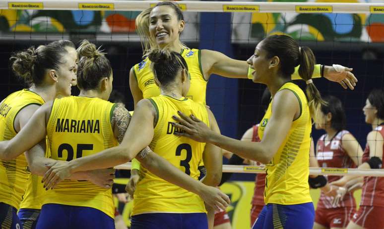 Seleção feminina de vôlei