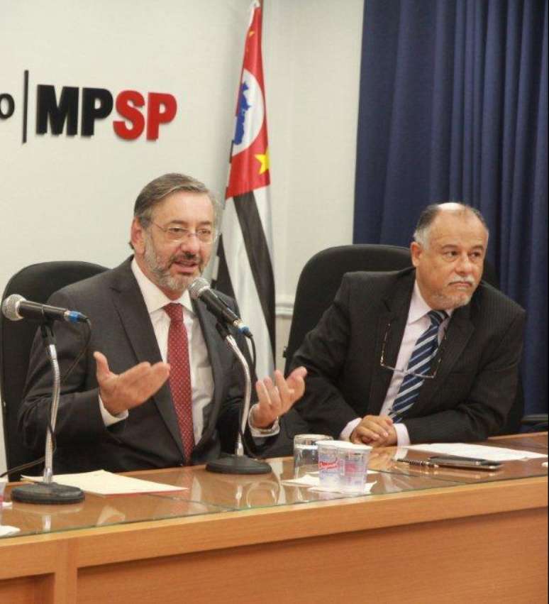 O coordenador do Núcleo de Políticas Públicas do MP, promotor Eduardo Valério (à direita, na foto), em evento no MP ao lado do procurador-geral Márcio Elias Rosa 
