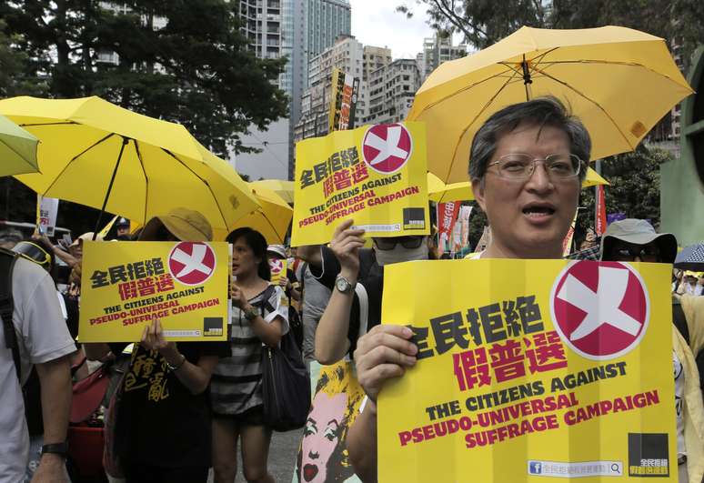 Manifestantes exigem voto direto em Hong Kong ao governo comunista chin&ecirc;s