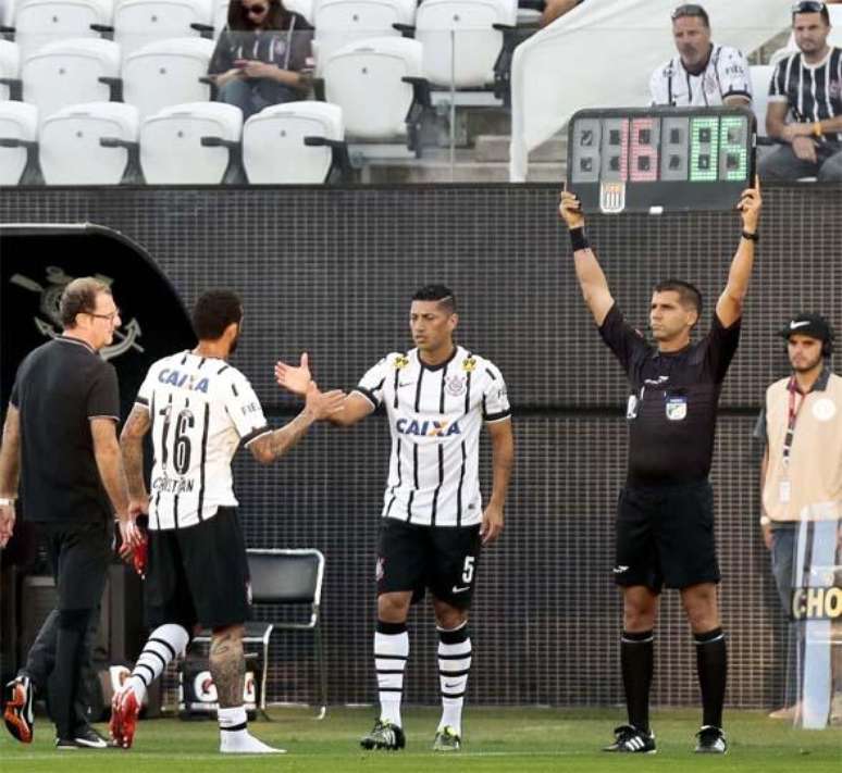 Timão vira e vence o Internacional na Arena Corinthians