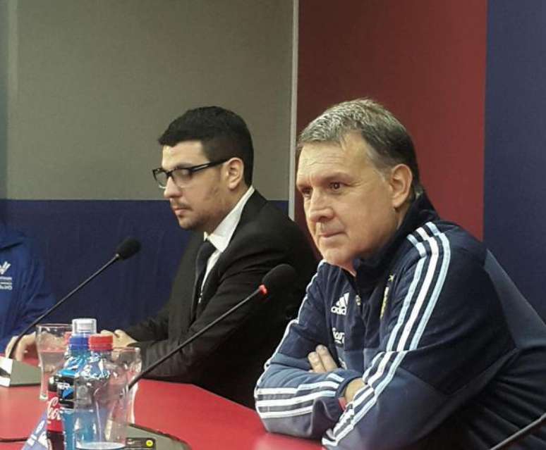 Tata Martino admitiu que equilíbrio é importante, mas negou mudar o estilo ofensivo da seleção argentina