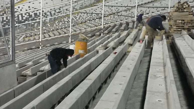 Poucas pessoas estavam trabalhando na obra