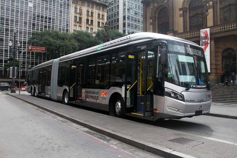 Novo ônibus tem Wi-Fi e ar-condicionado