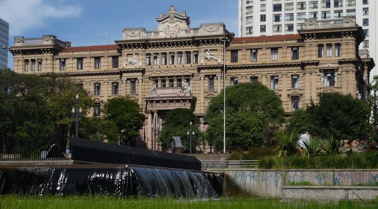 O Tribunal de Justiça de São Paulo (TJ-SP) abriu concurso para 217 vagas de juiz substituto