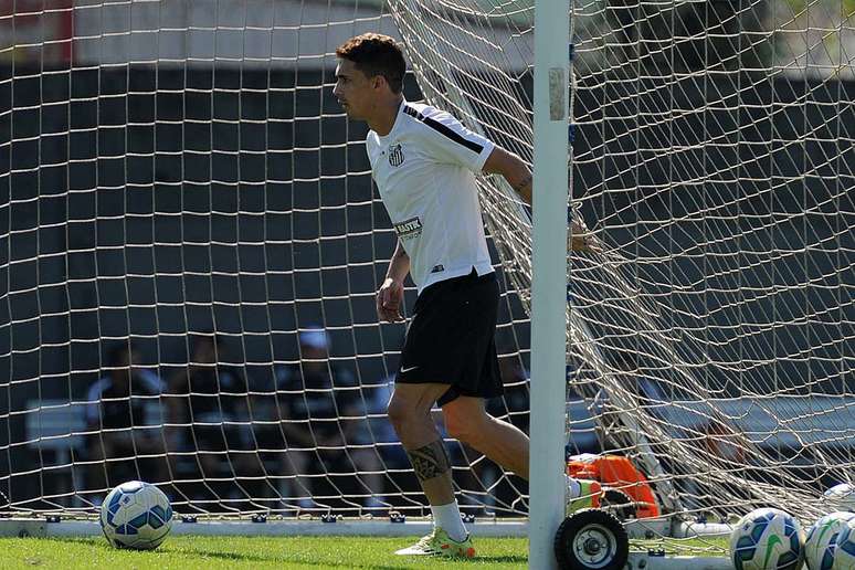 Berola ainda não foi titular desde a chegada ao Santos