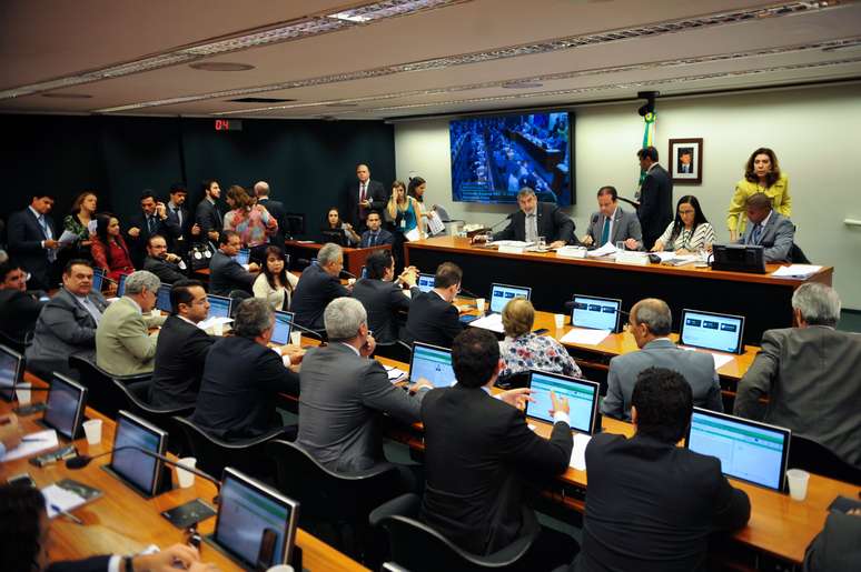 Reunião ordinária para discussão e votação do parecer do relator dep. Laerte Bessa sobre a Maioridade Penal PEC 171/93