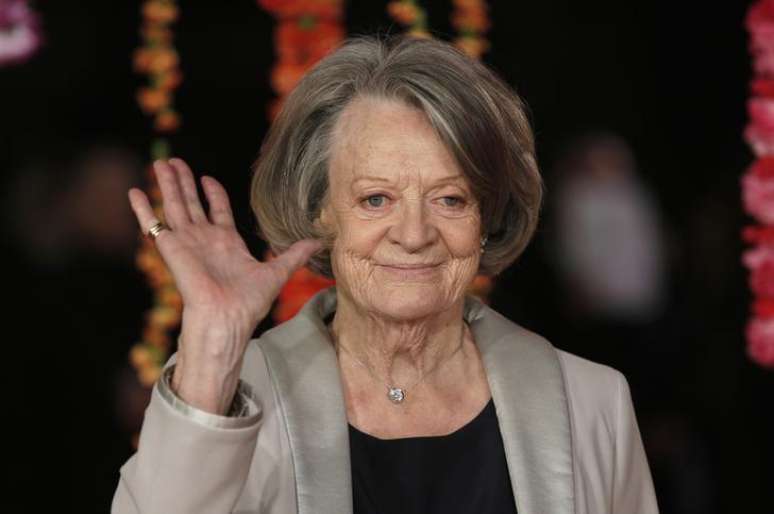 Atriz Maggie Smith chega à pré-estreia do filme "O Exótico Hotel Marigold 2", em Londres, na Inglaterra, em fevereiro. 12/02/2015