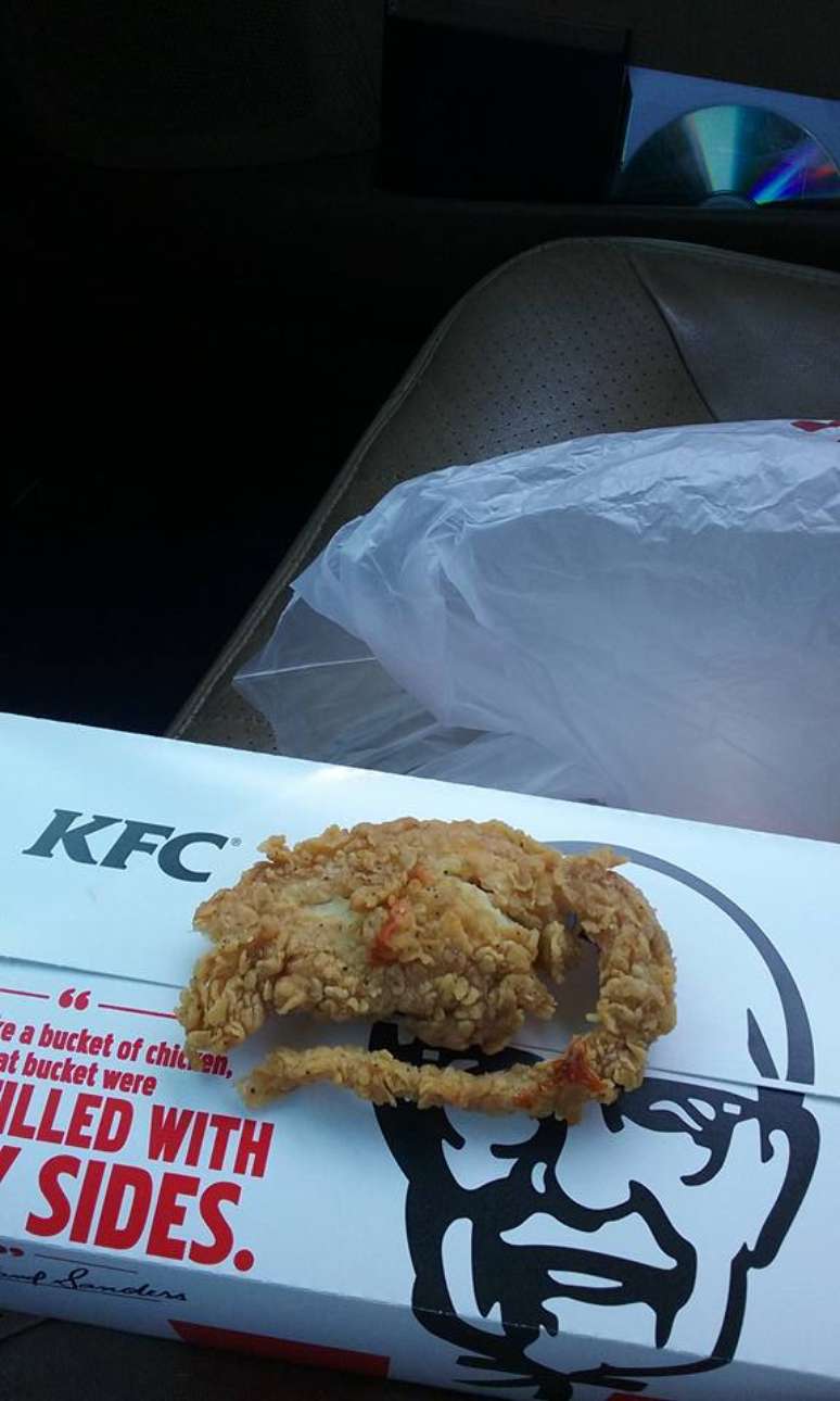 Cliente americano diz ter achado rato frito em pedido no KFC