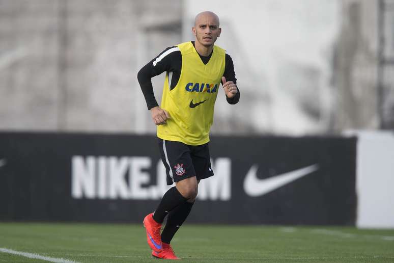 Fabio Santos treinou hoje, mas deve ser transferido ao Cruz Azul, do México