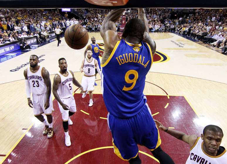 Andre Igudoala virou titular no jogo 4 e mudou a série final para o Golden State