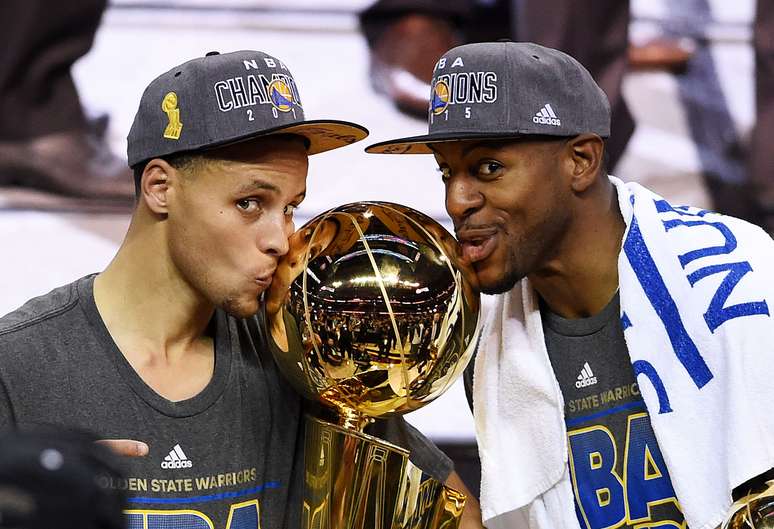 Curry e Iguodala: MVP da temporada regular e MVP das finais da NBA 2015