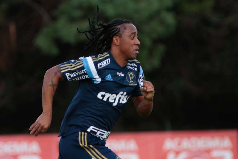 Arouca sentiu a coxa contra o Cruzeiro e deve desfalcar o Palmeiras na próxima rodada
