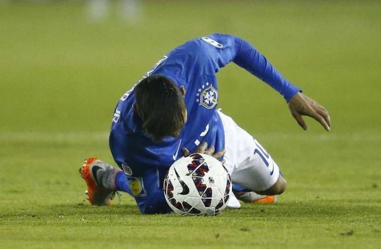 Neymar em partida do Brasil contra a Colômbia no Estádio Monumental David Arellano, em Santiago. 17/06/2015