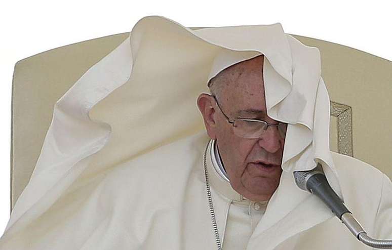 Papa Francisco durante audiência geral na Praça São Pedro, no Vaticano, na quarta-feira. 17/06/2015