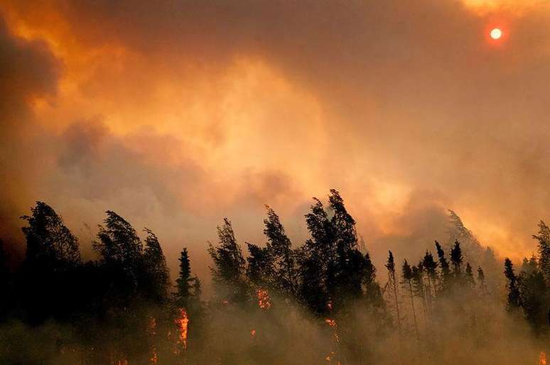 Incêndio fora de controle perto de Willow, no Alasca, no fim de semana. 14/06/2015