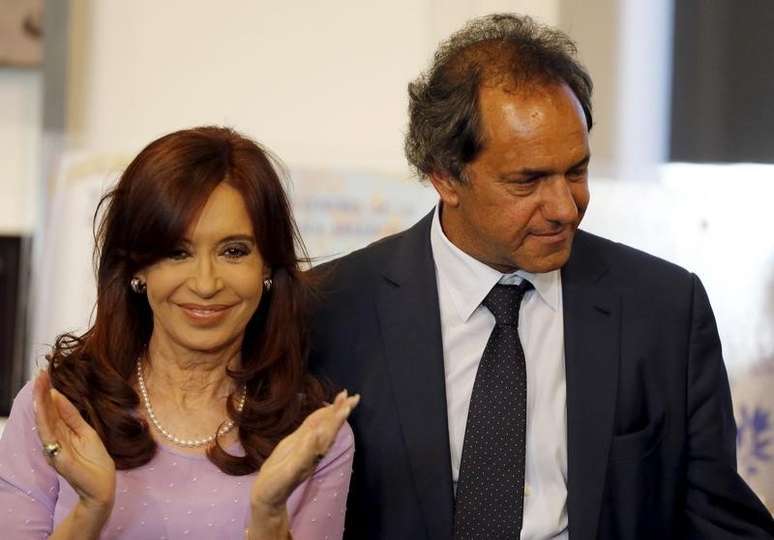 O governador de Buenos Aires, Daniel Scioli, junto da presidente da Argentina, Cristina Fernández, em 11 de fevereiro