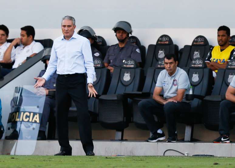 Tite tem visto seu time render abaixo do esperado em clássicos