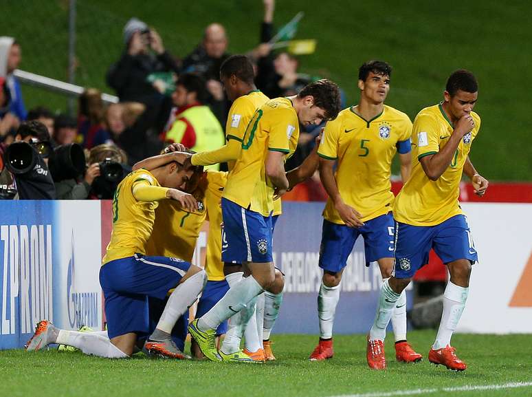 Brasil comemora gol de Andreas Pereira