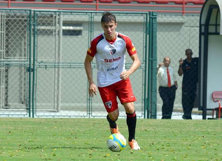 João Schmidt voltou ao São Paulo após empréstimo ao futebol português
