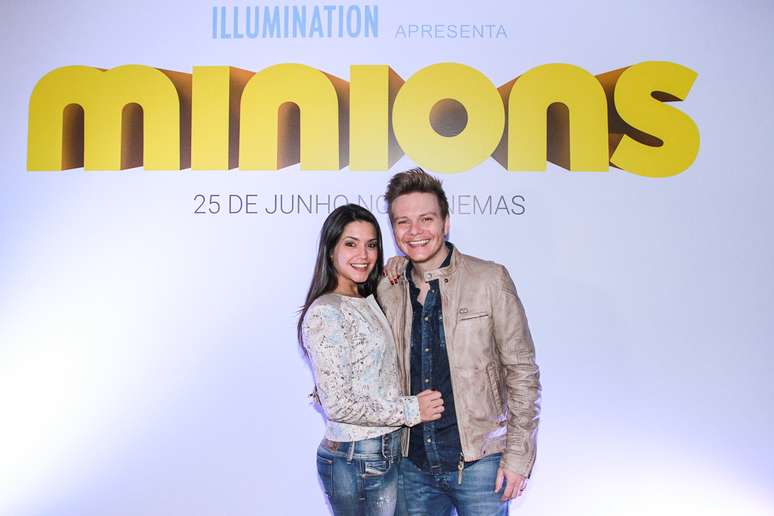 Thais Fersoza e Michel Teló prestigiaram a estreia do filme Minions