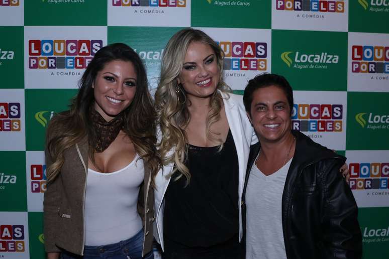 Thammy Miranda e Andressa Ferreira prestigiaram a pré-estreia da peça Loucas por Eles, em cartaz no Teatro Augusta, em São Paulo