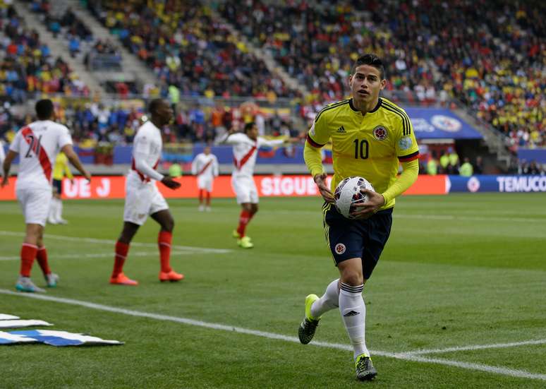 Artilheiro da Copa de 2014, James foi mal na Copa América e jogou até de volante contra Argentina