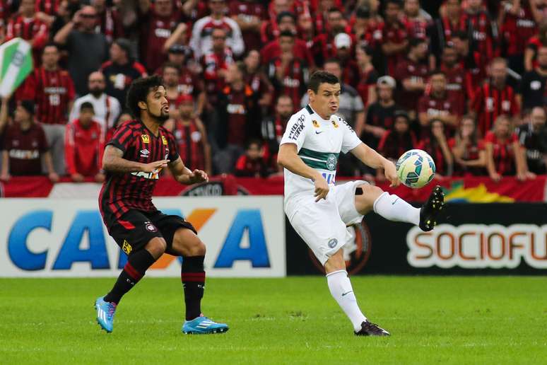 No clássico Atletiba, na Arena, Ruy marcou um dos gols do Coritiba