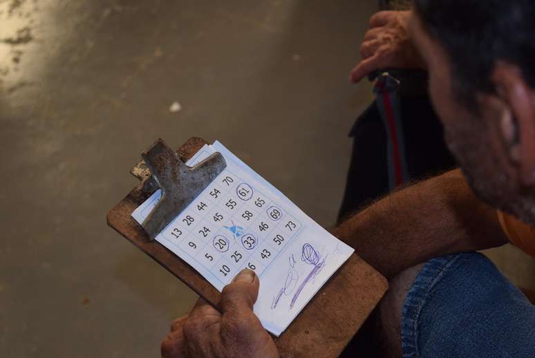 Cidade de Bariri se re&uacute;ne para ajudar menina com c&acirc;ncer cerebral 