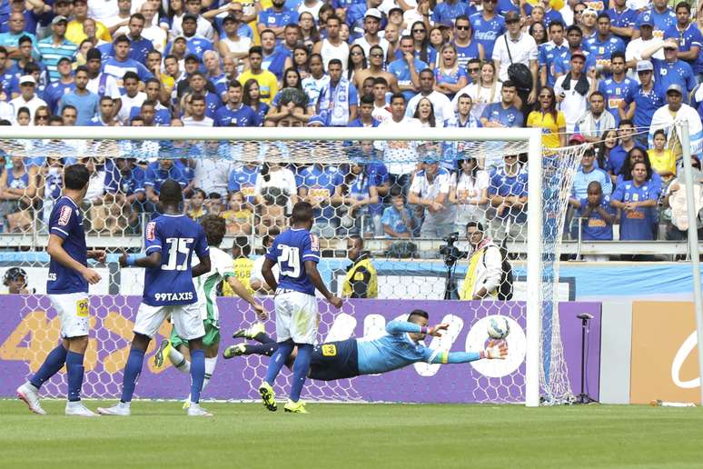 Chute de Camilo deu primeira vitória da Chapecoense como visitante no Brasileiro