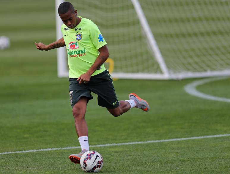 Robinho já tinha treinado com time titular